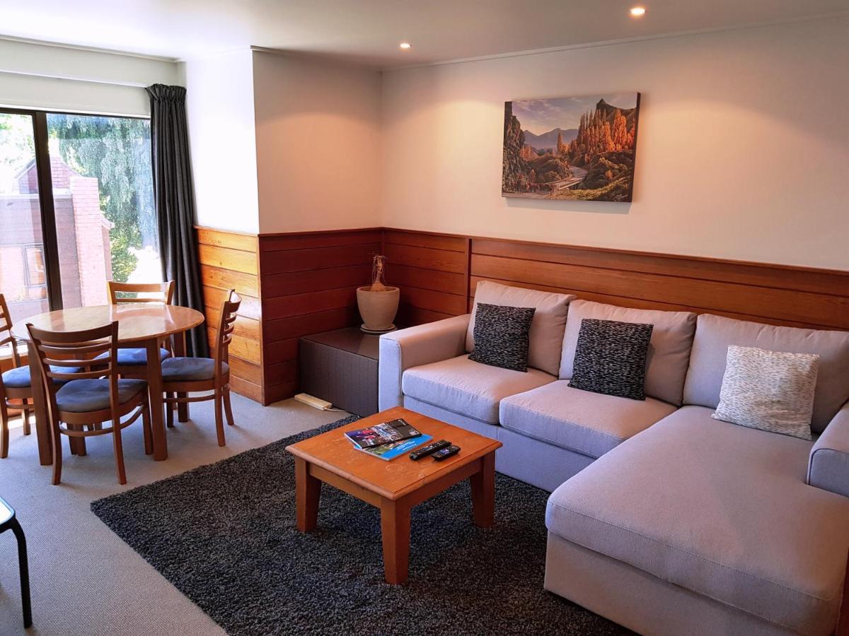 St James Apartments Queenstown Extérieur photo