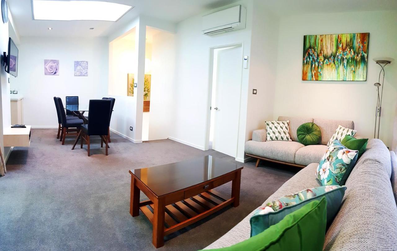 St James Apartments Queenstown Extérieur photo