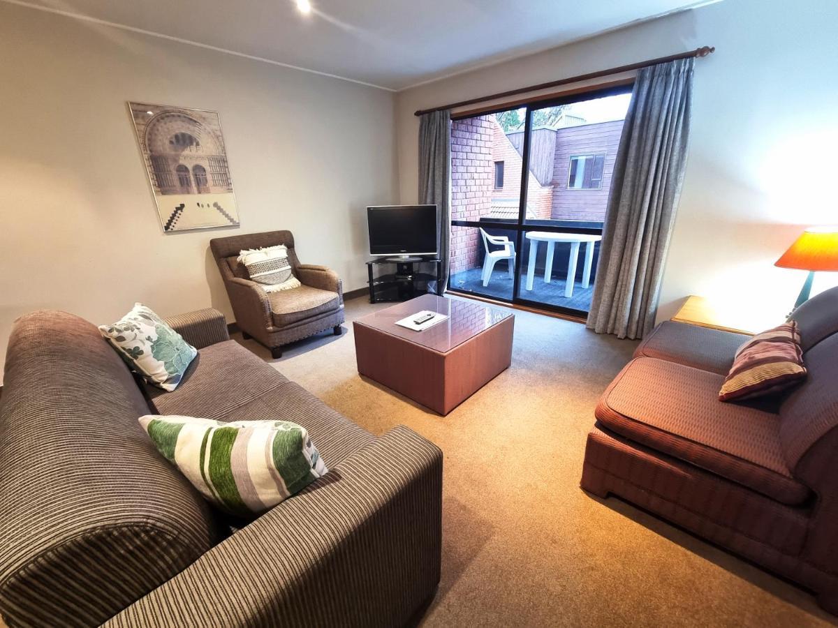 St James Apartments Queenstown Extérieur photo