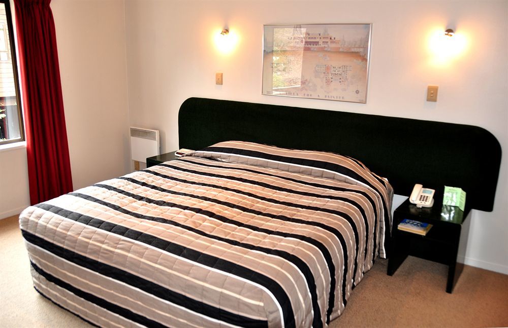 St James Apartments Queenstown Extérieur photo