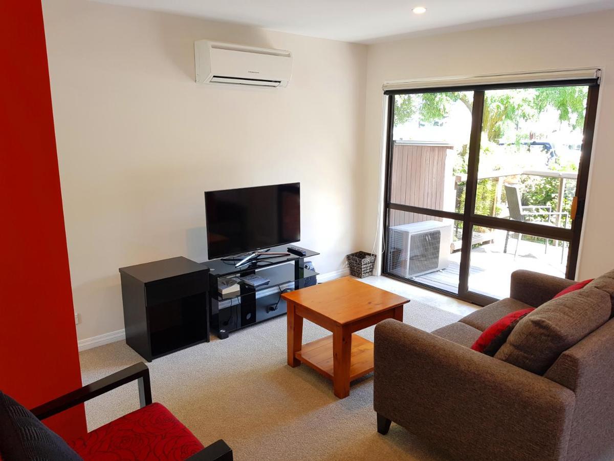St James Apartments Queenstown Extérieur photo