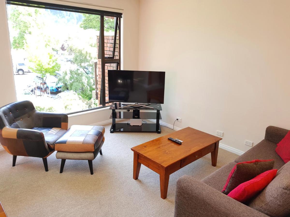 St James Apartments Queenstown Extérieur photo